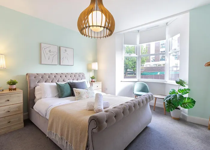 Chic 4 Bed By Brighton Station