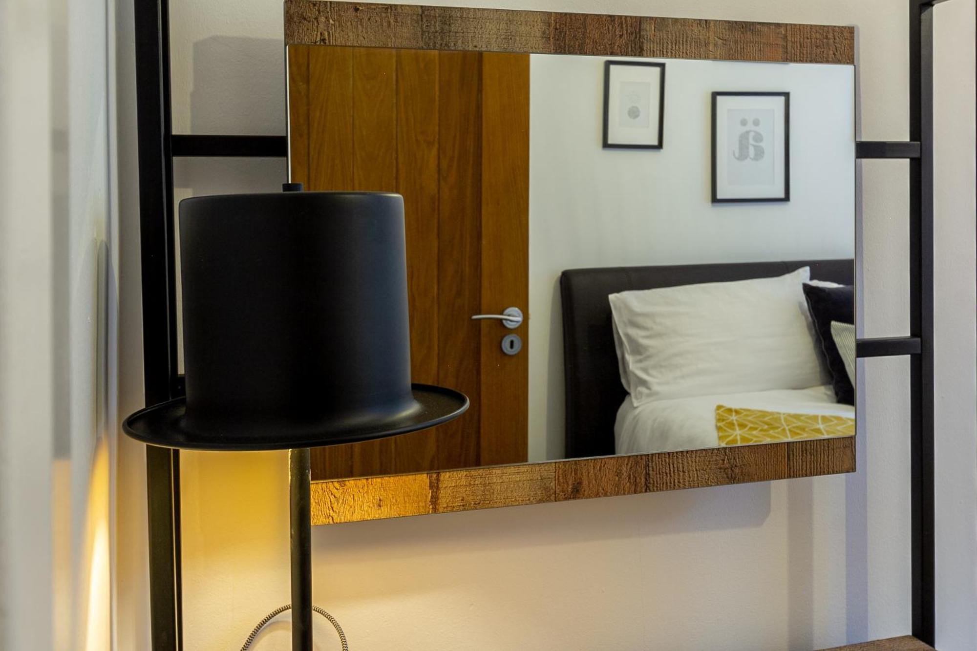 Chic 4 Bed By Station Apartment