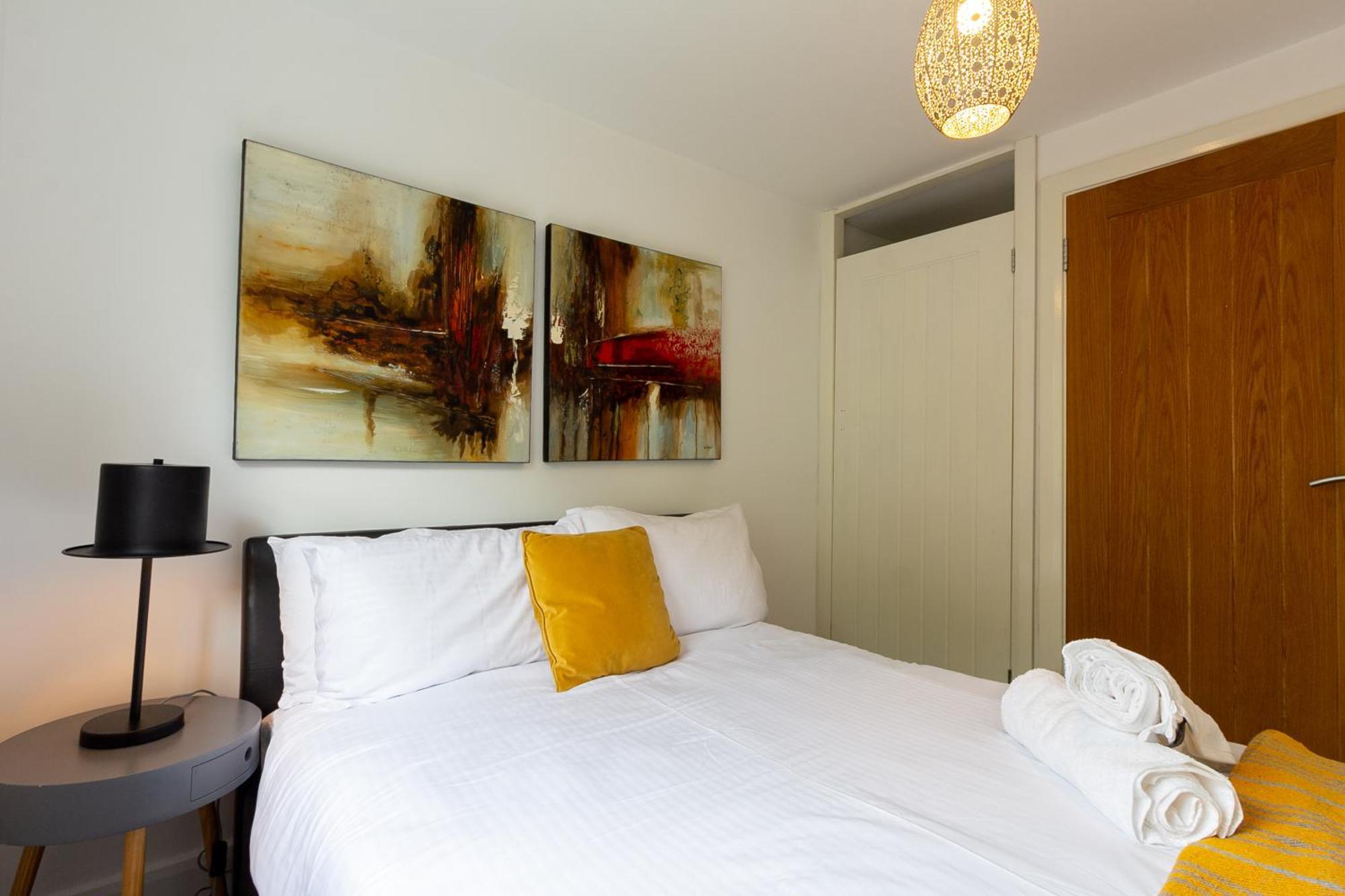 Chic 4 Bed By Station *