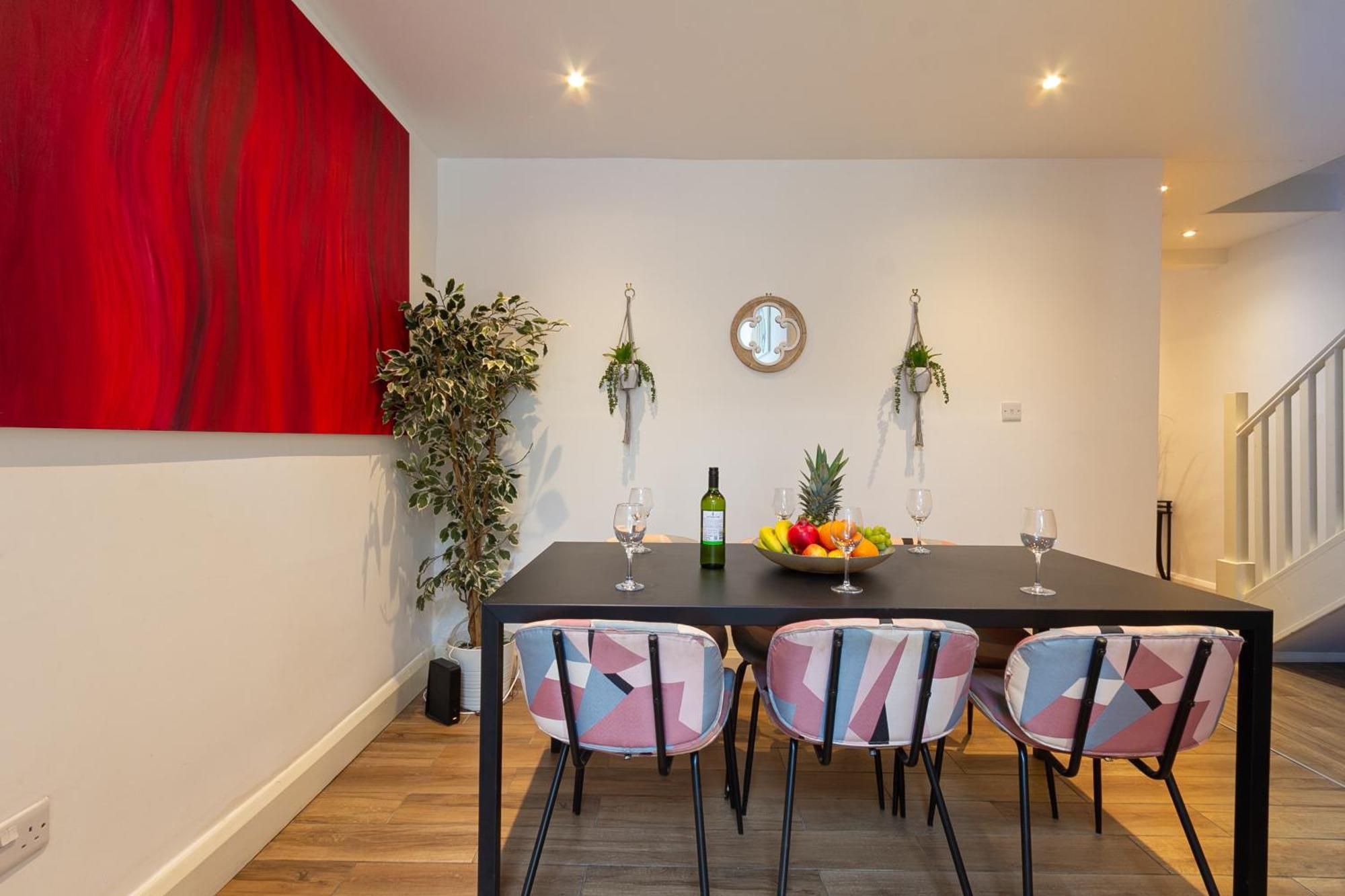 Chic 4 Bed By Station *