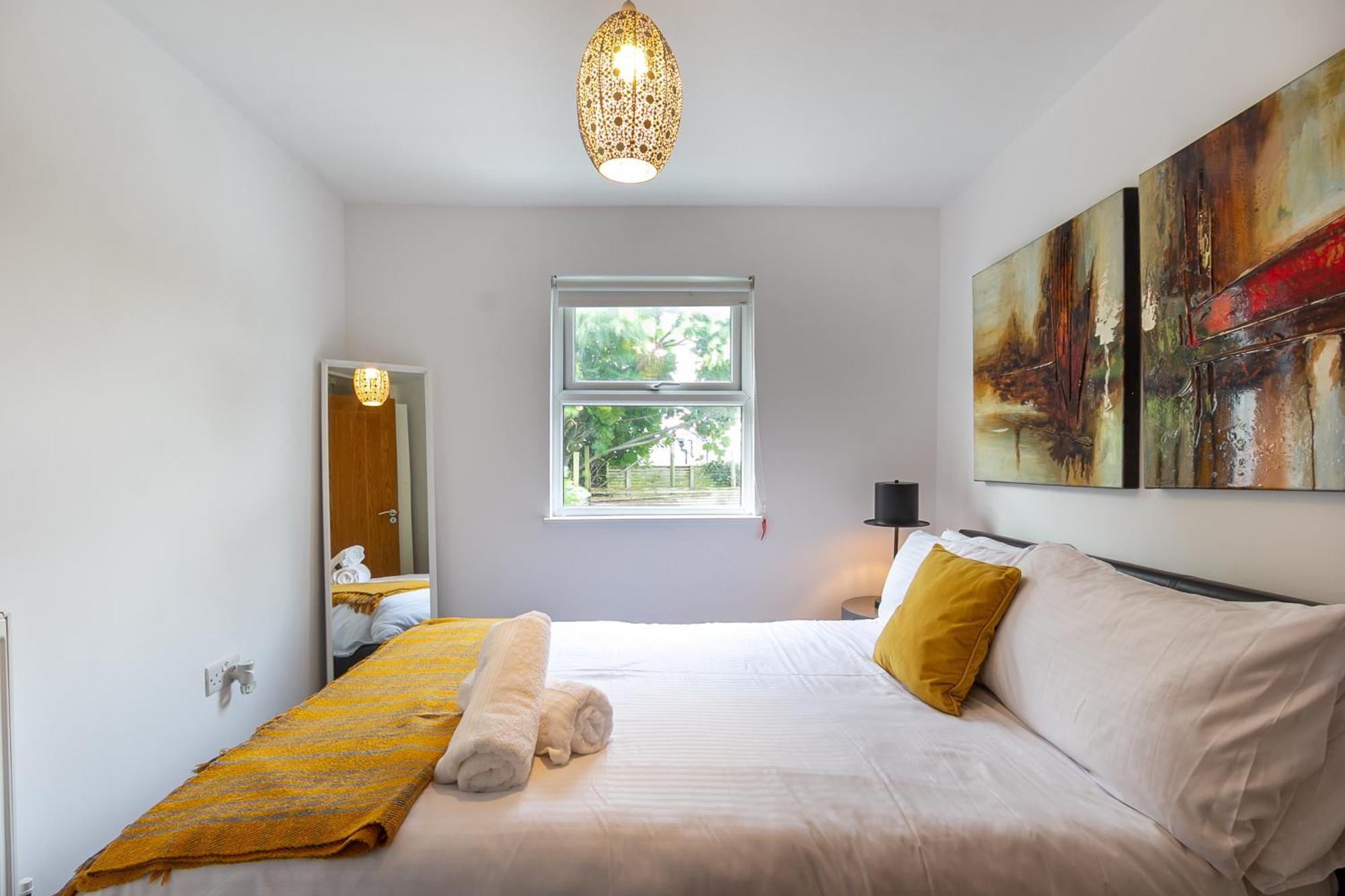 Chic 4 Bed By Station Brighton