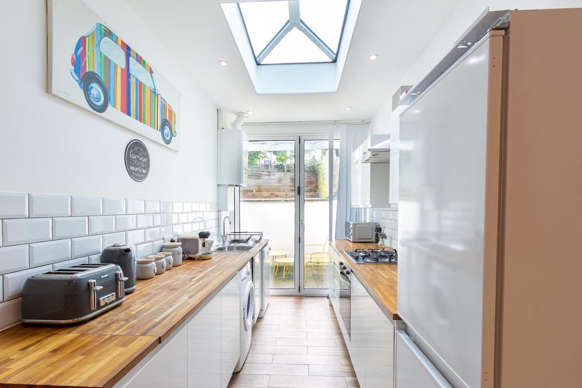 Chic 4 Bed By Station