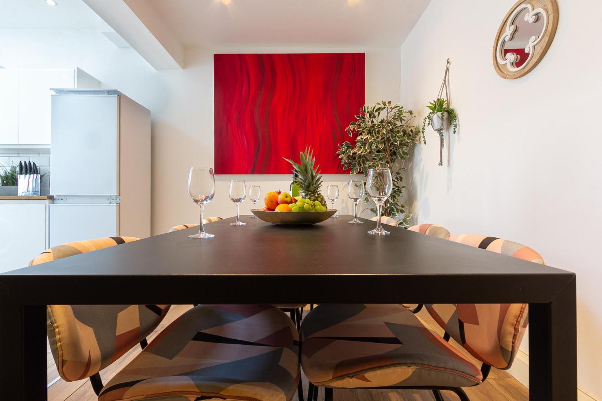 Chic 4 Bed By Station Apartment *