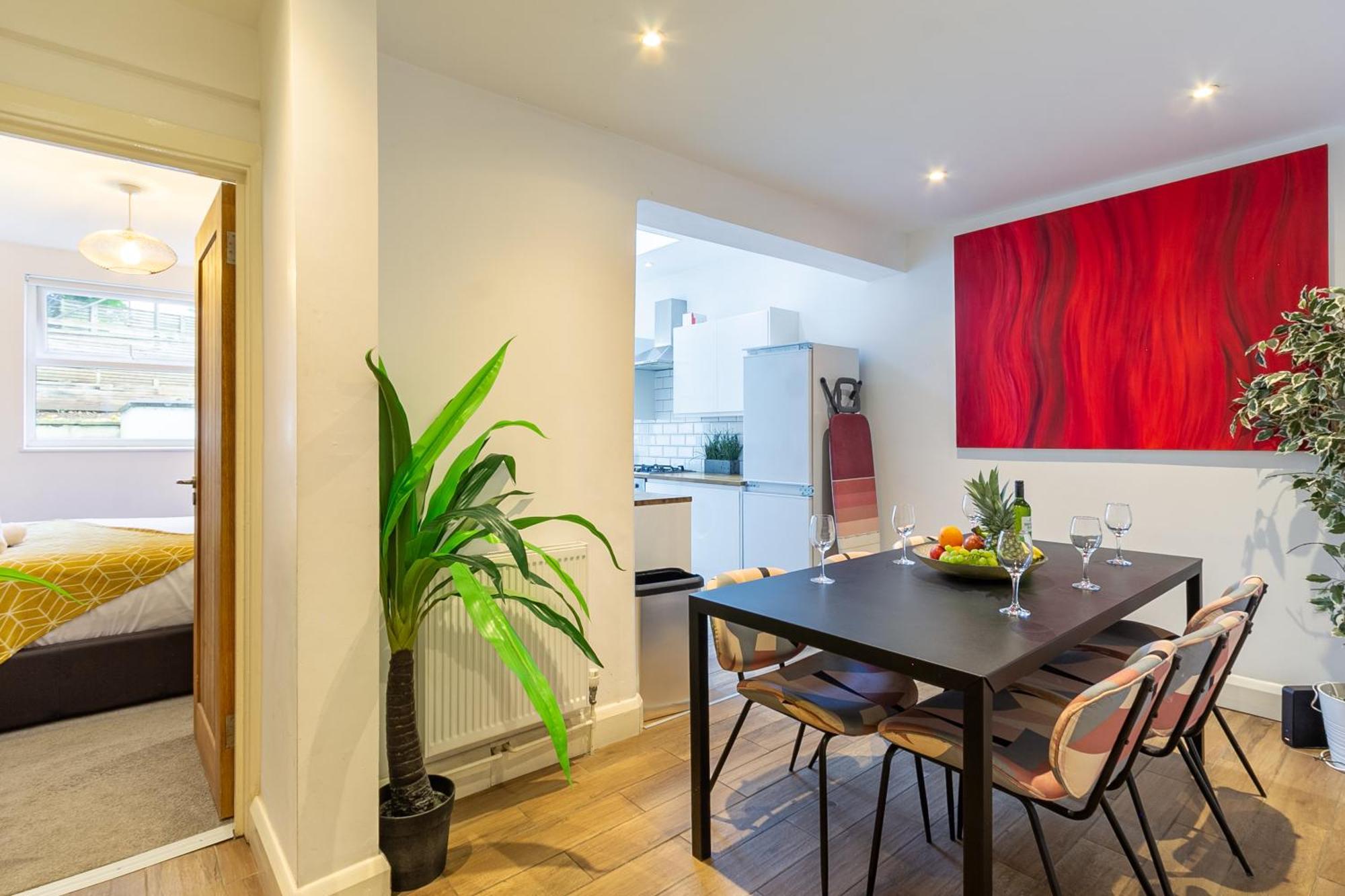 Chic 4 Bed By Station Brighton