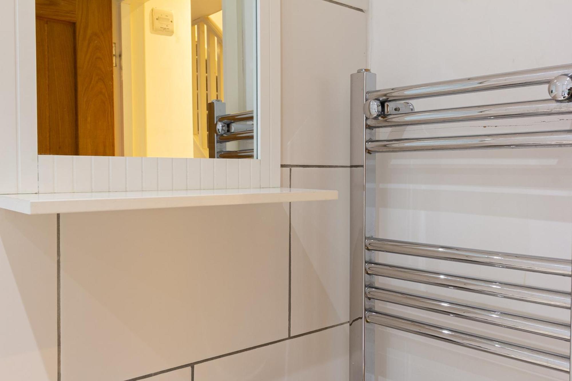 Chic 4 Bed By Station Apartment *
