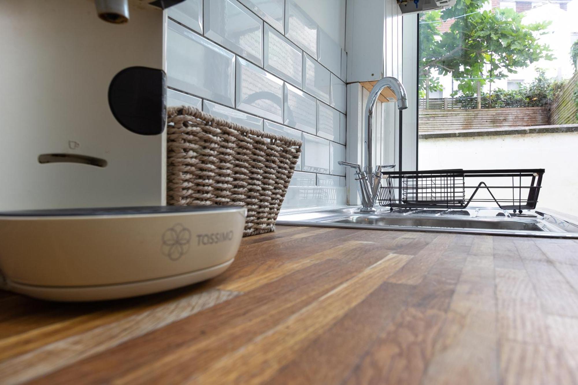 Chic 4 Bed By Station Apartment *