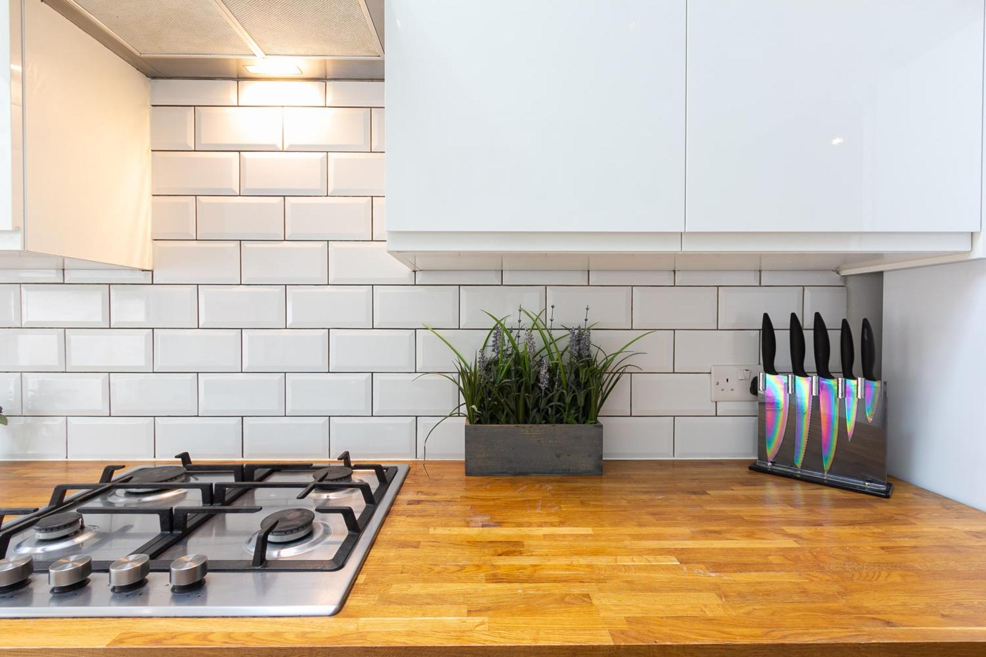 Chic 4 Bed By Station Apartment *