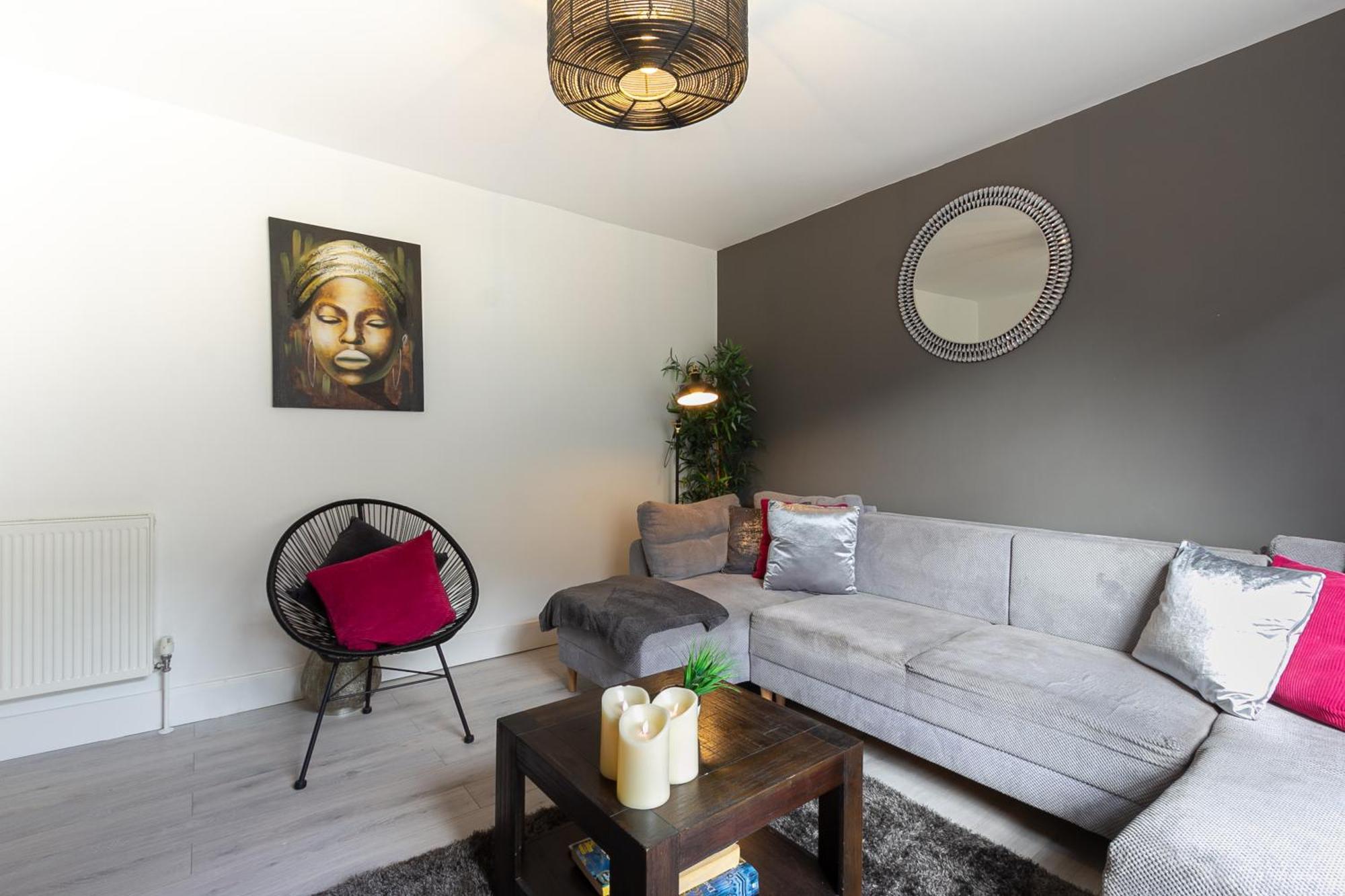 Chic 4 Bed By Station